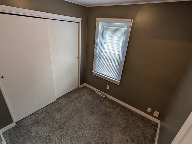 413 E Cherry St — Photo 14
