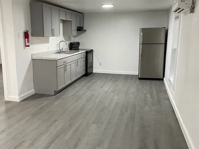 510 S Walnut St — Photo 4