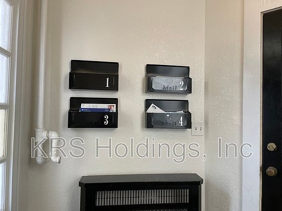 4th image of 423 London St Unit 3