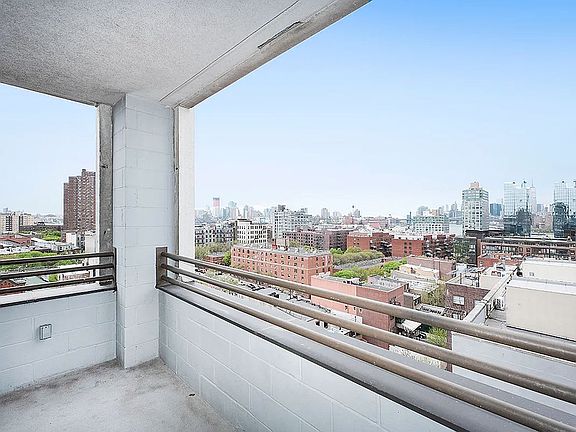 5th image of 424 Bedford Ave APT 4A