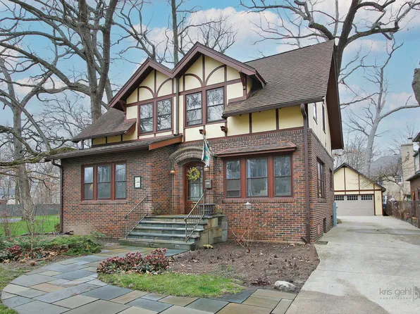 333 Glendenning Pl, Waukegan, IL 60087