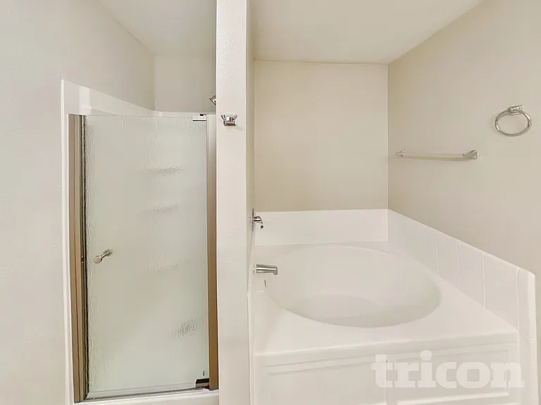 2338 Manchester Ln — Photo 11