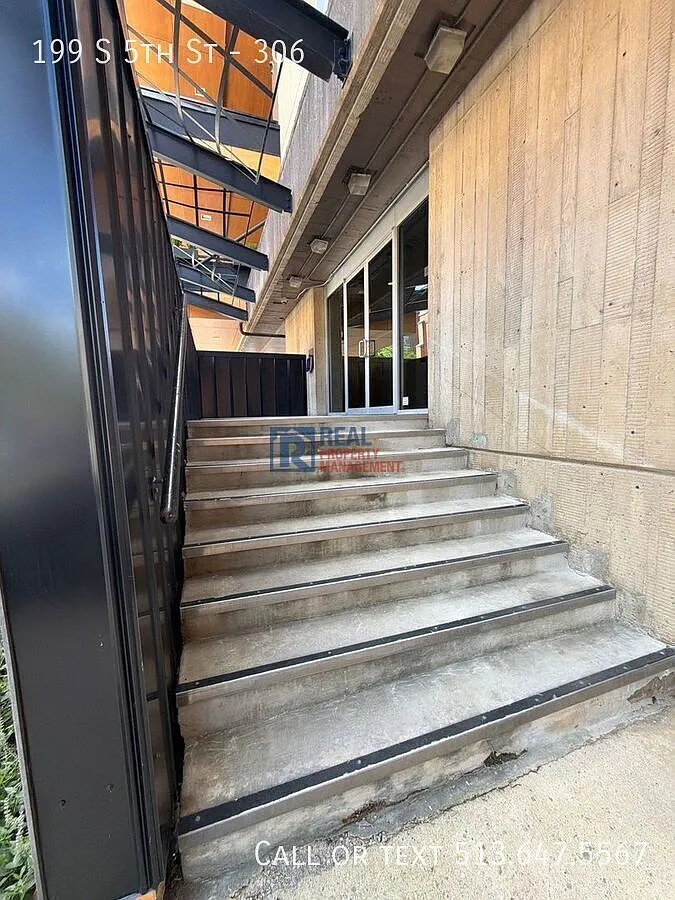 Live right in Downtown Columbus in this 2 BR 2 BA filled with natural sun light and modern elegance — Photo 4