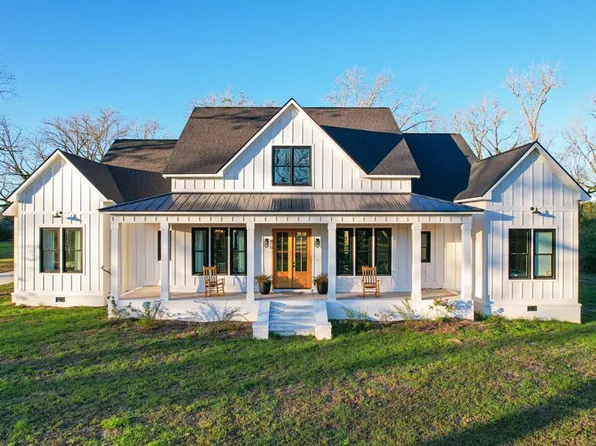 802 Pinewood Rd, Leesburg, GA 31763