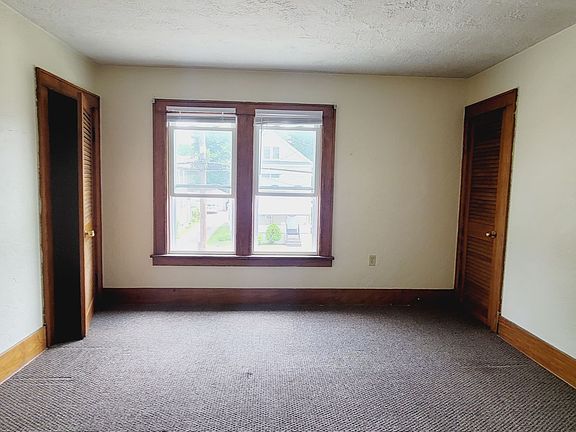 3rd image of 1044 W 21st St #2