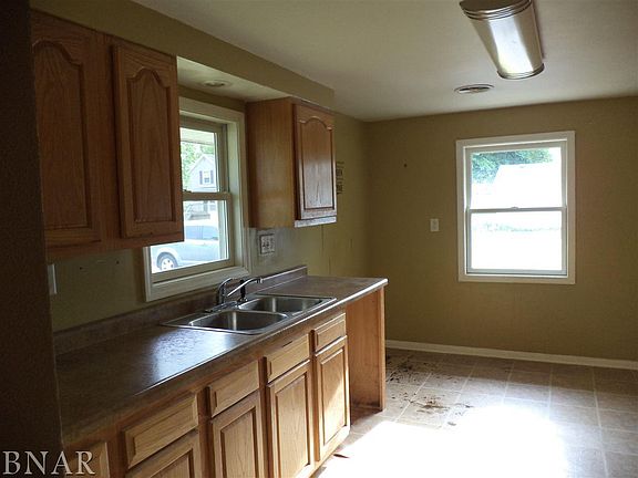 3rd image of 625 Kentucky Ave