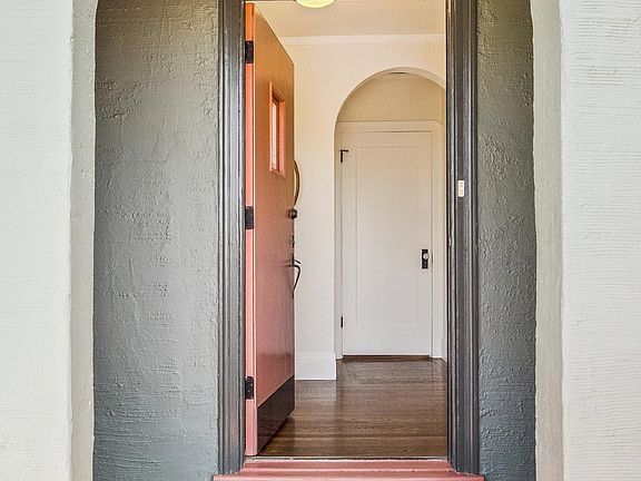 4th image of 801 Keeler Ave