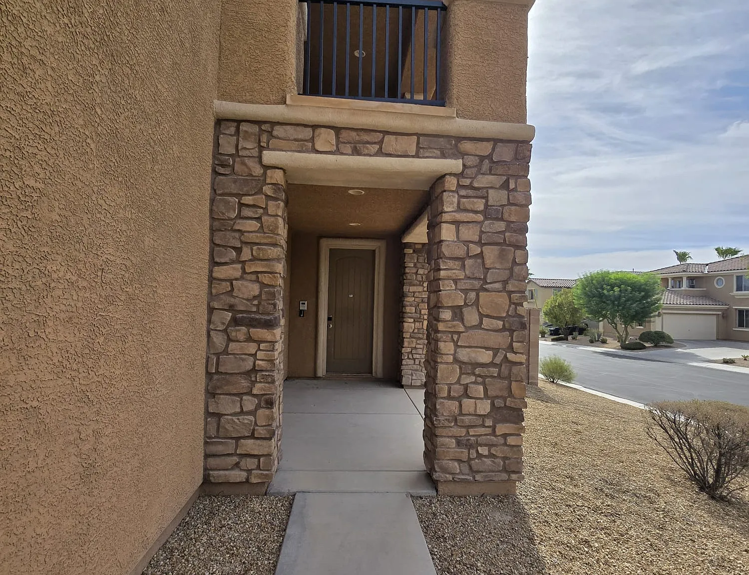 5 bed, 4224 sqft, $3,795 — Photo 3