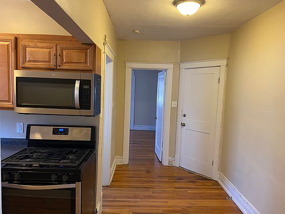4th image of 2146 Yale Ave #2