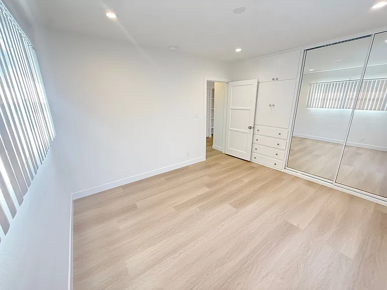 4123-4125 Ocean View Blvd — Photo 26