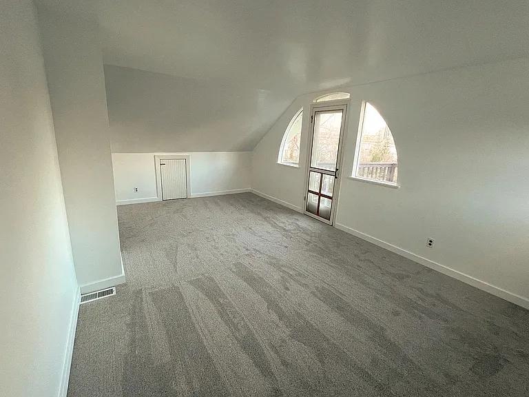 2362 Boyer Ave E — Photo 15