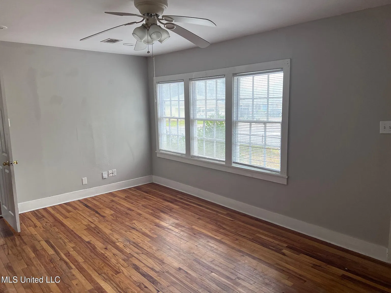 3 bed, 2.0 bath, 1500 sqft, $1,495 — Photo 3