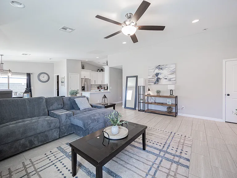 2547 E Illini St — Photo 9