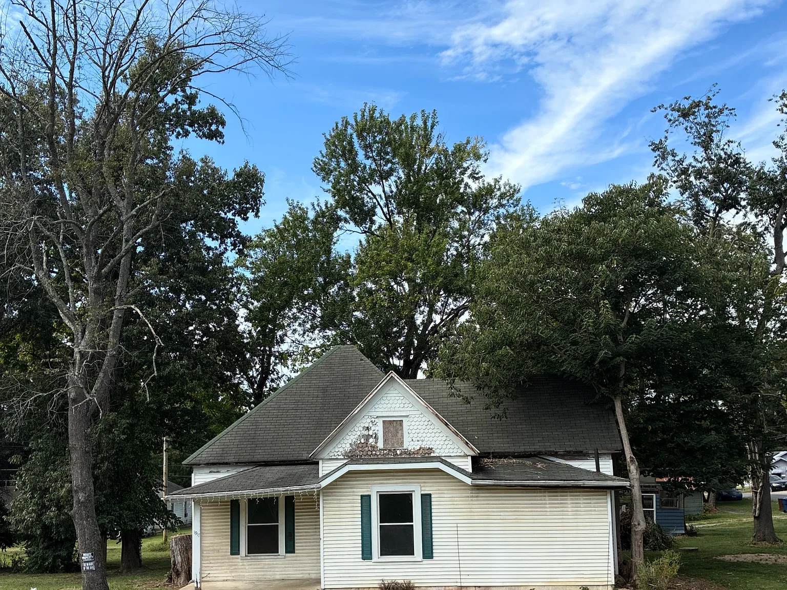 3 bed, $999 — Photo 1