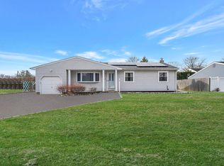 1054 Saint Johnland Rd, Kings Park, NY 11754