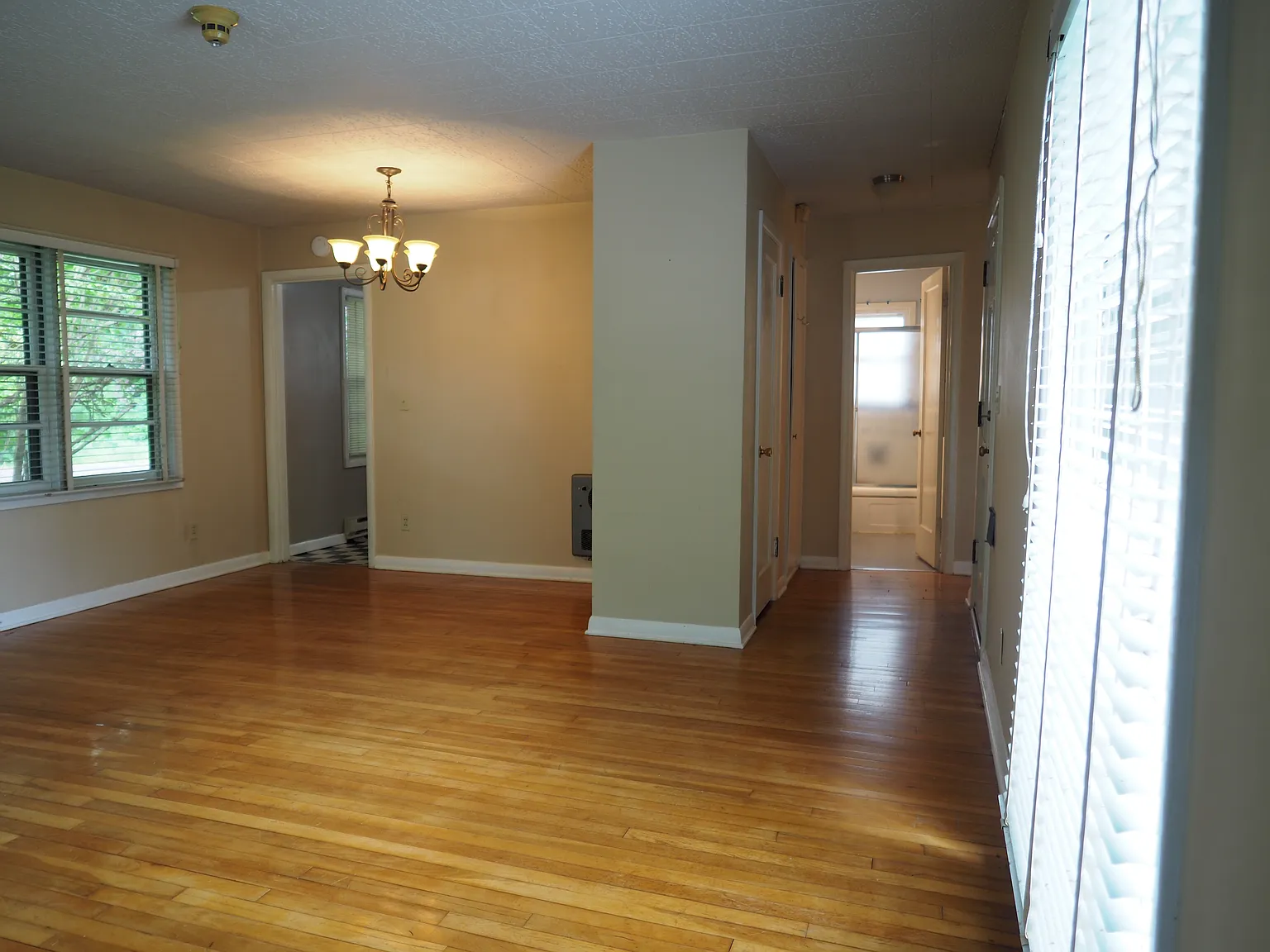 2 bed, 1050 sqft, $2,000 — Photo 3