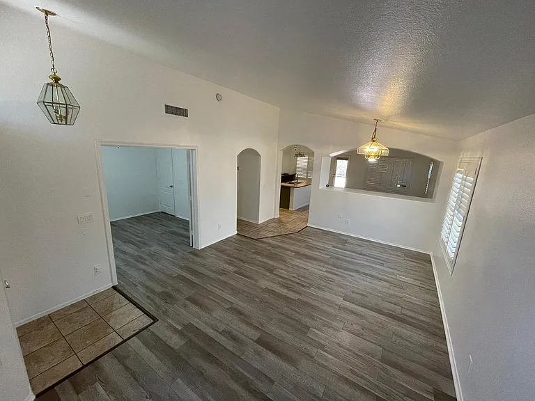 2460 E Whitten St — Photo 12