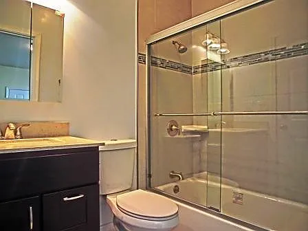 245 N 6th St #B — Photo 8