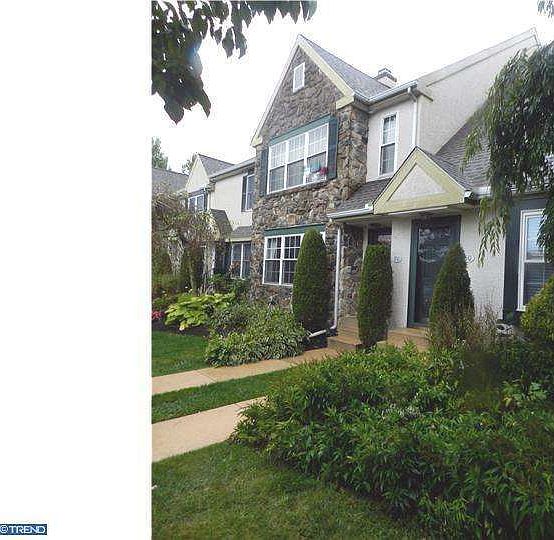 2nd image of 90 Dover Ct