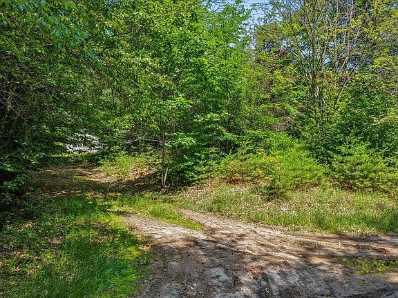 3rd image of 52 Mac Avenue