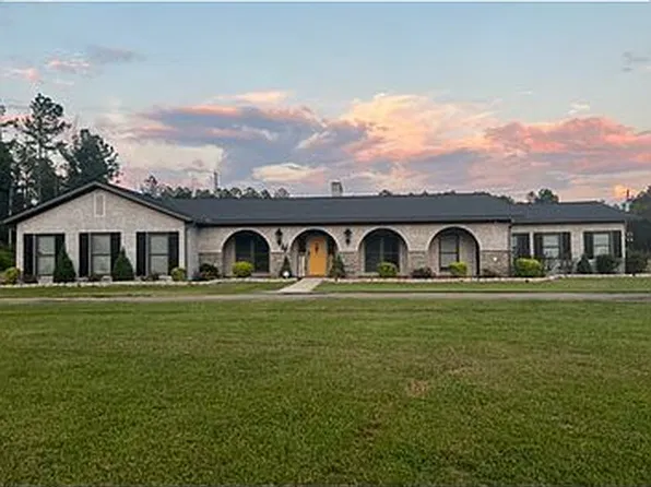 1100 Hillsboro St, Forest, MS 39074