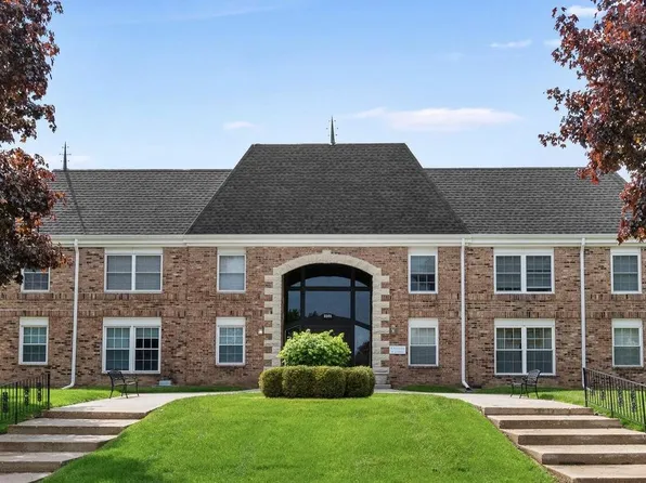 2101 Chateau COURT #203, Grafton, WI 53024