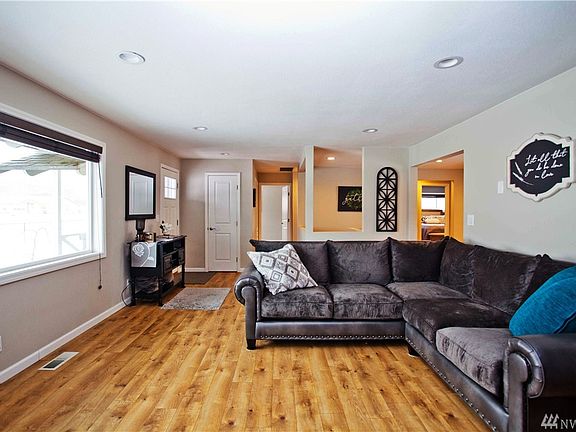 3rd image of 4825 NW Cascade Ave