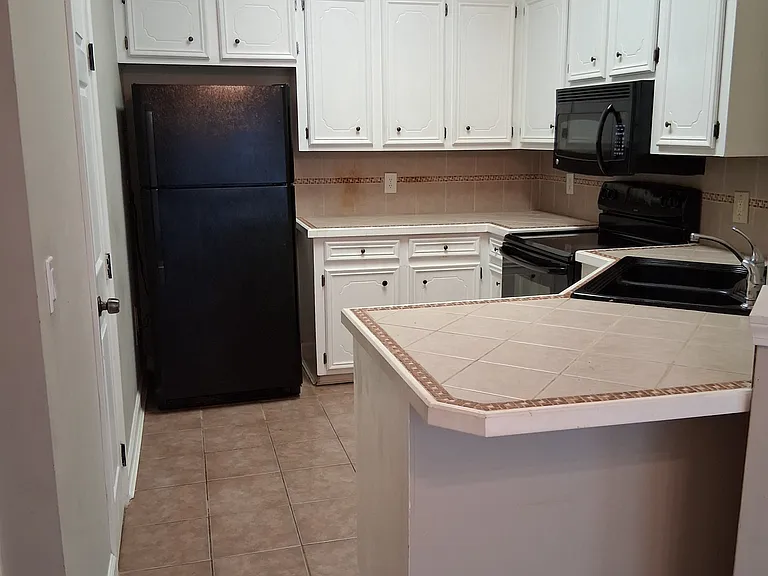 117 Glen Hollow Dr #117 — Photo 3