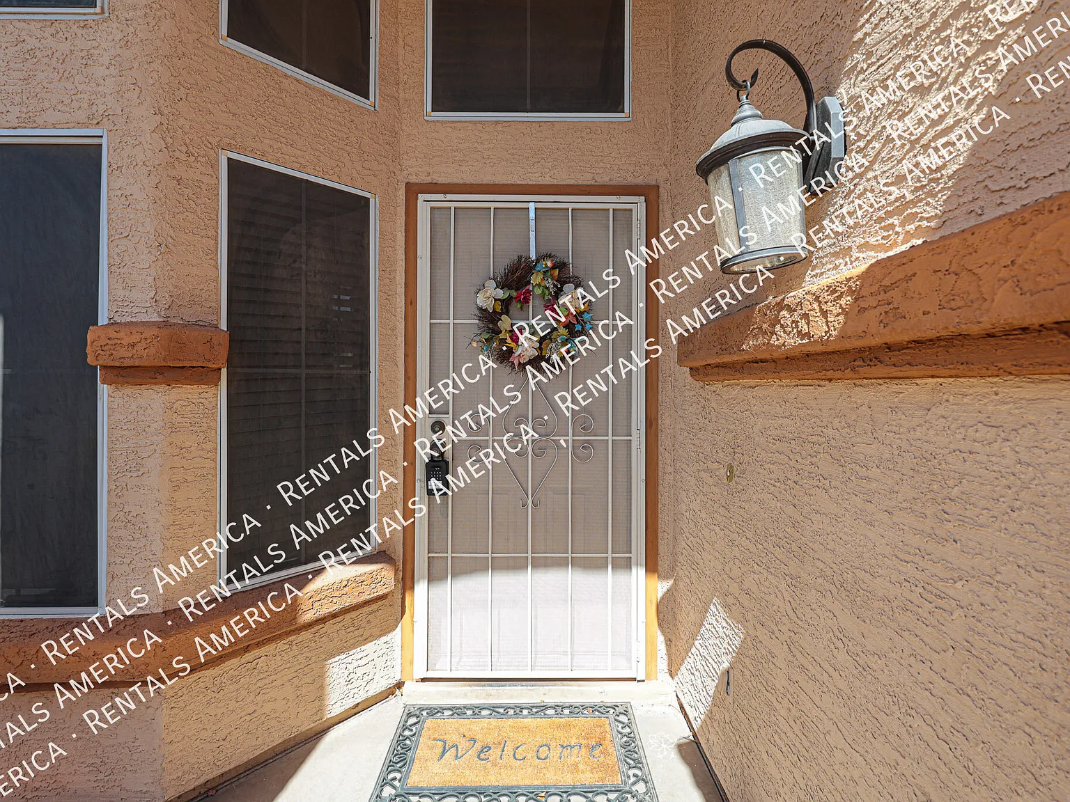 Beautiful 2-story 5BD 3BA home in Glendale! — Photo 4
