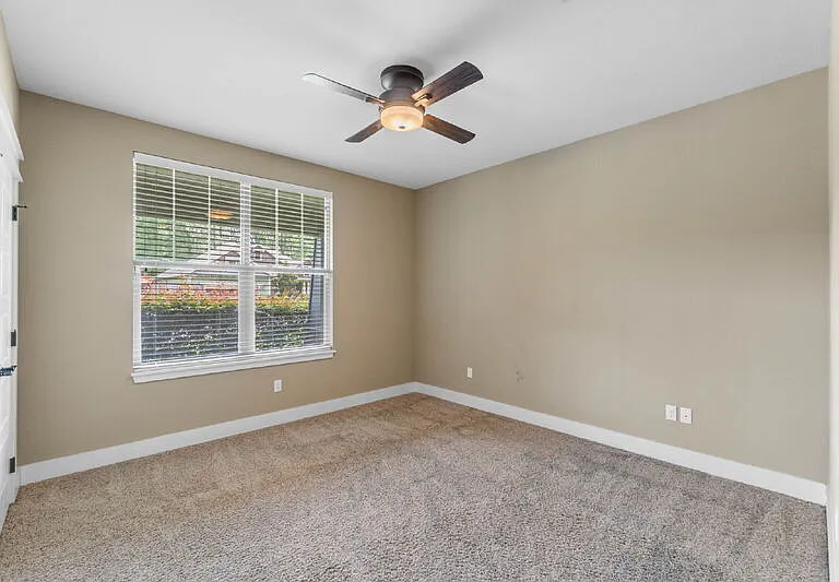 6008 Trestle St — Photo 15