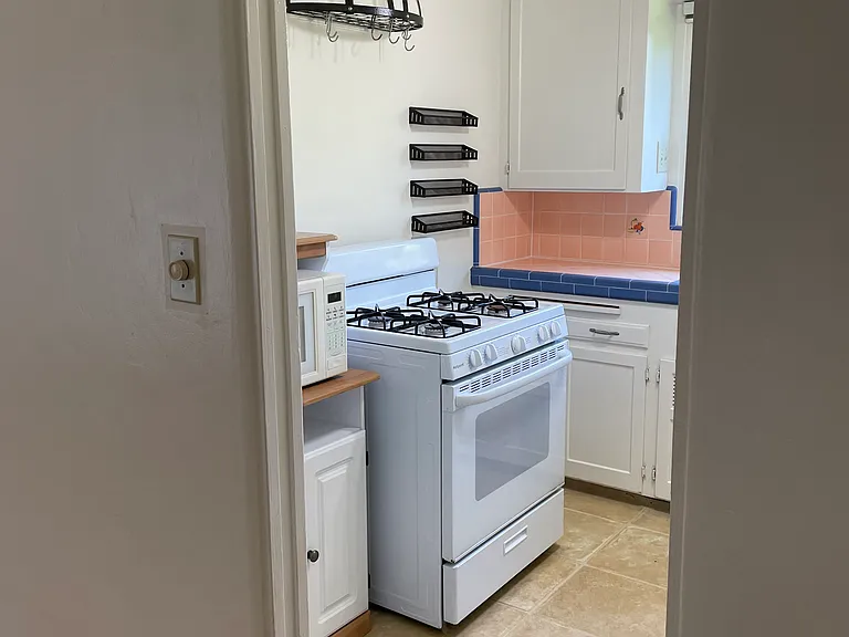 Aragon Dr — Photo 12