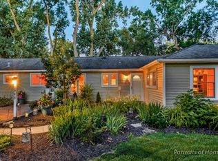 1943 Paddock Ln, Wheaton, IL 60187