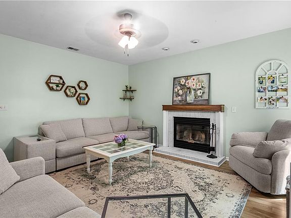 4th image of 1204 Elverton Ct
