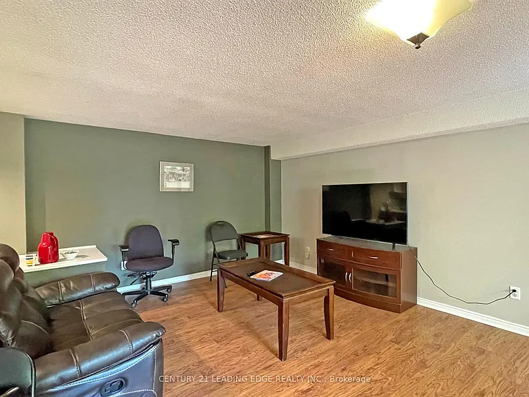 61 Garden St #LOWER — Photo 10