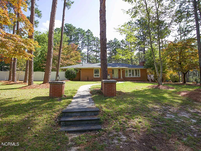 1000 Robinwood Rd — Photo 3