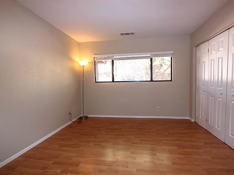 125 Ross Rd — Photo 9