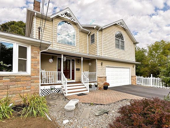 4th image of 177 Borden Ave