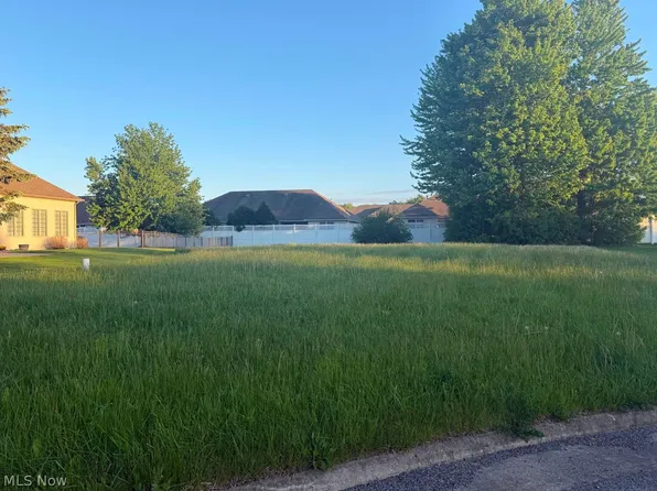 5 Nashua Dr, Youngstown, OH 44515