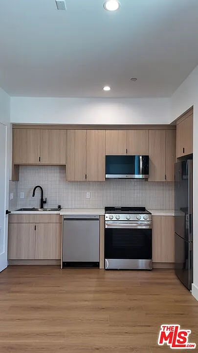Studio, 1.0 bath, 580 sqft, $2,500 — Photo 4