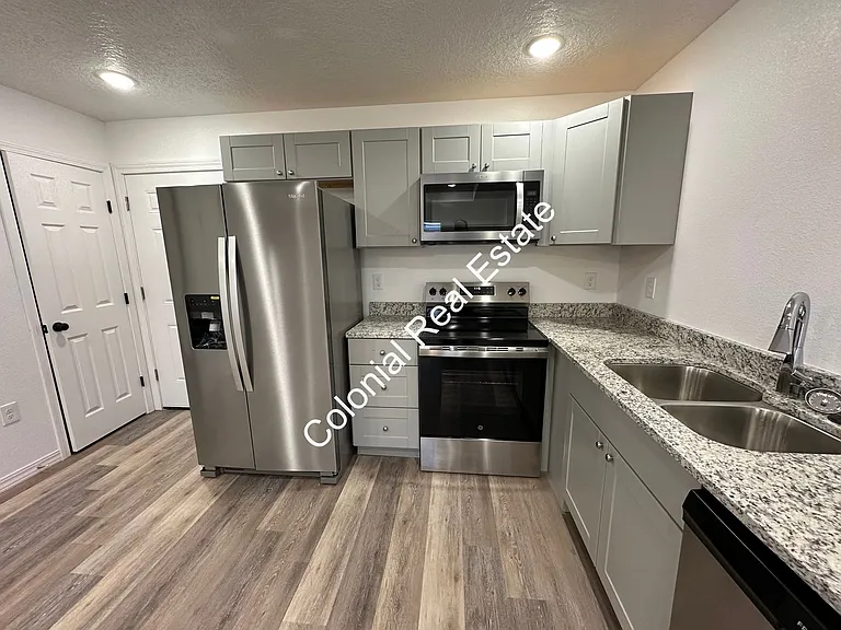 2514 E 14th St — Photo 6