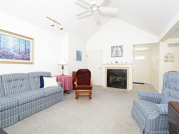 3rd image of 26 Ledgebrook Dr