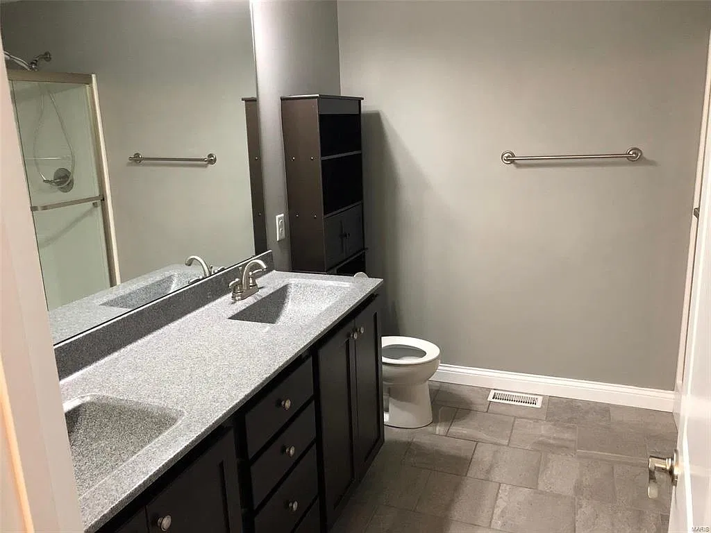 3 bed, 1374 sqft, $2,000 — Photo 3