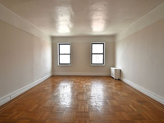 4th image of 655 Pelham Pkwy N APT 5F
