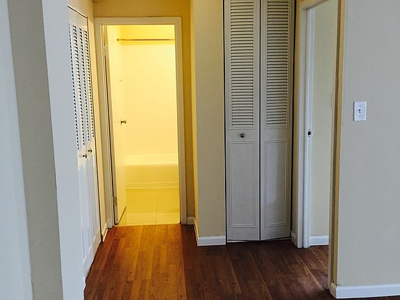 5th image of 5817 N Kenmore Ave APT 402