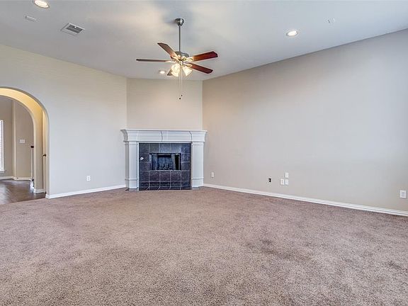 4th image of 2019 Vista Dr