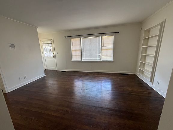 3rd image of 205 Kent Dr
