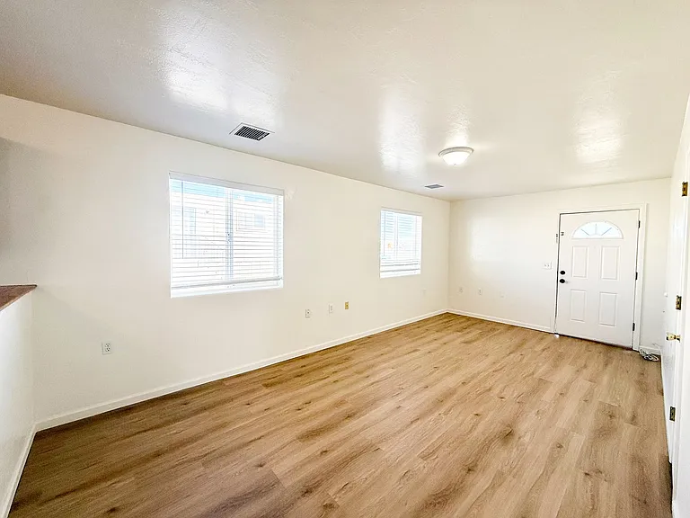 430 W Lake Louise Rd — Photo 5