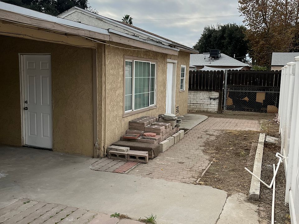 1st image of 872 W 29th St