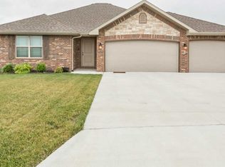 5692 W Pecan St, Springfield, MO 65802