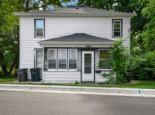 1009 S 4th St, Stoughton, WI 53589